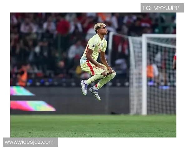 一米八足球明星的成长之路与辉煌成就揭秘